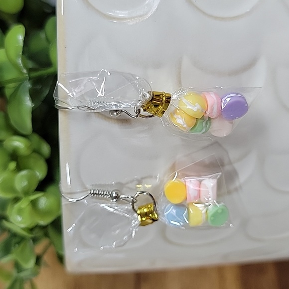 🔥LAST PAIR🔥 Bag of Macarons Drop Earrings - Picture 3 of 4